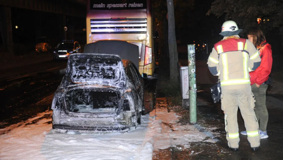 Türkiyənin Almaniyadakı səfirliyinin avtomobili yandırılıb