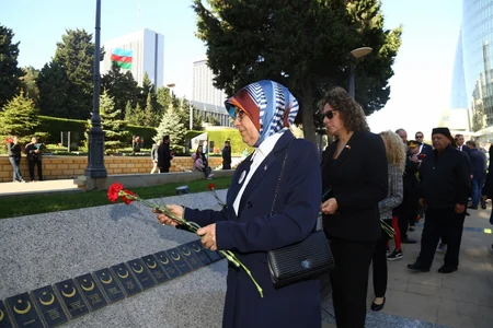 Türkiyə Respublikasının 100 illiyi münasibətilə Türk şəhidliyi abidəsi və Şəhidlər xiyabanı ziyarət olunub
