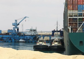 Застрявшее в Суэцком канале судно Ever Given впервые сдвинулось с места