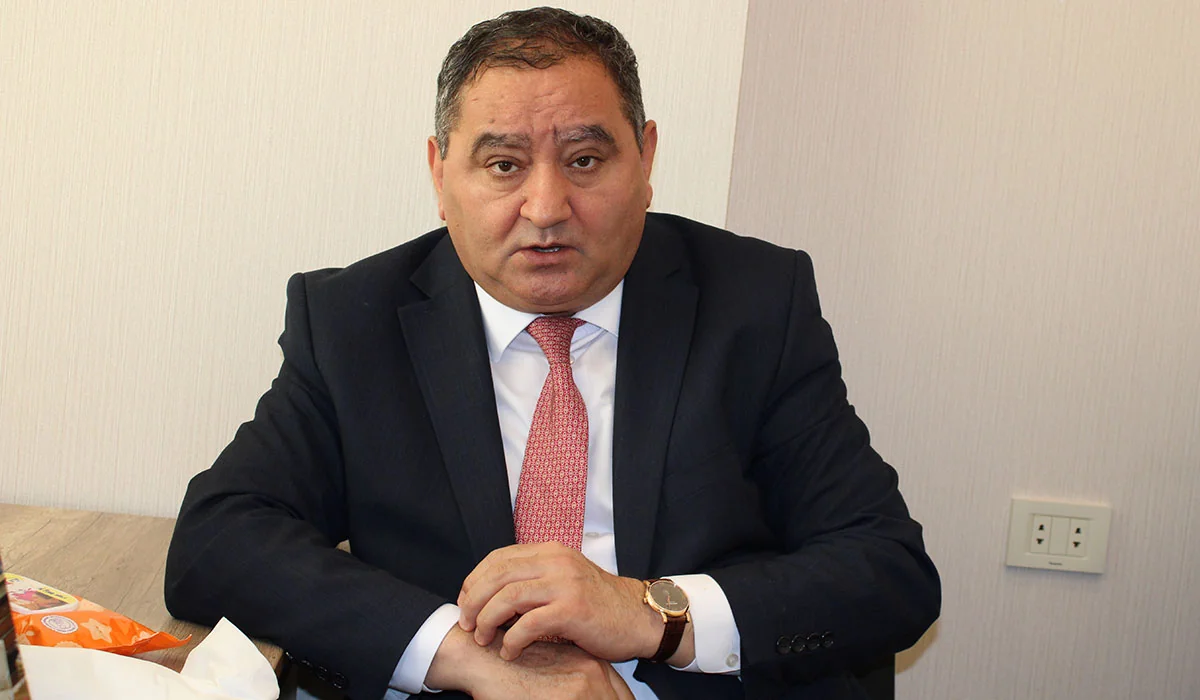 Deputat: Şərq-Qərb nəşriyyatı tenderdə iştirak edəndə digərləri pərən-pərən düşür