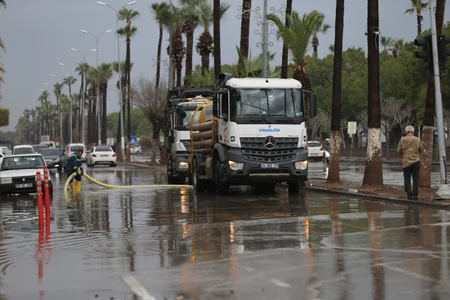 Hatayda yollar, evlər və iş yerləri su altında qalıb