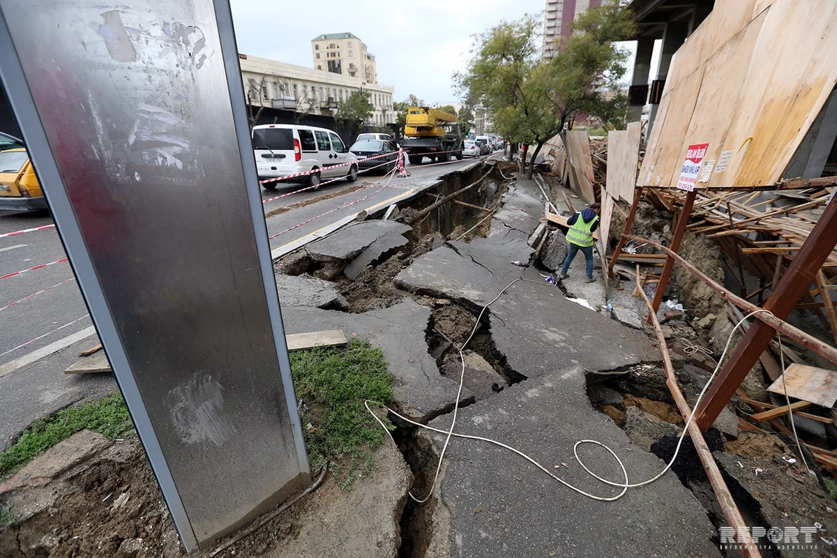 Səməd Vurğun küçəsində yol sürüşüb