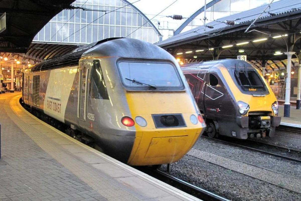 Britaniyada sərnişin qatarı səhvən başqa şəhərə gedib