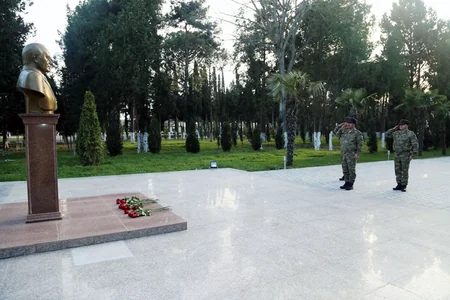 Defense Minister visits military units on frontline