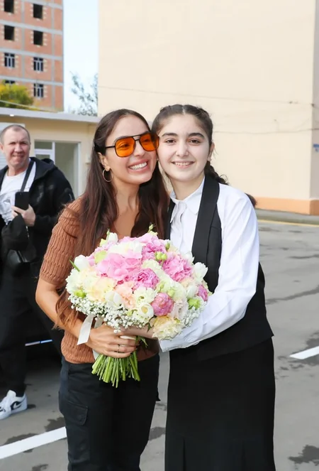 Bakıda Leyla Əliyevanın iştirakı ilə növbəti abadlaşdırılmış həyətin açılışı olub