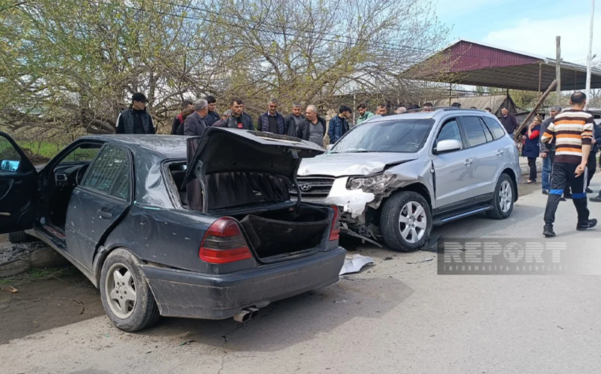 В Товузе столкнулись два автомобиля, есть пострадавшие