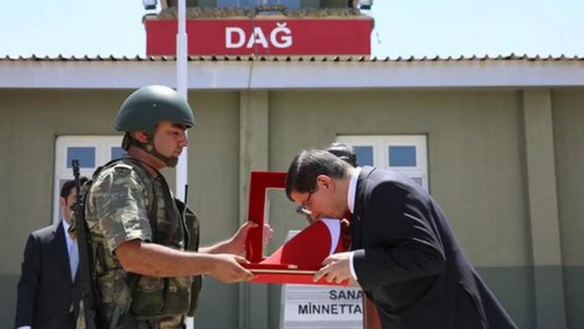 Davutoğlu İŞİD-lə qarşıdurmanın yaşandığı Kilis bölgəsinə səfər edib - FOTO