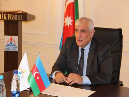 Dövlət müşaviri: “Dilə olan məhəbbət Vətənə sevgi, bayrağa ehtiram, himnə hörmətdir”