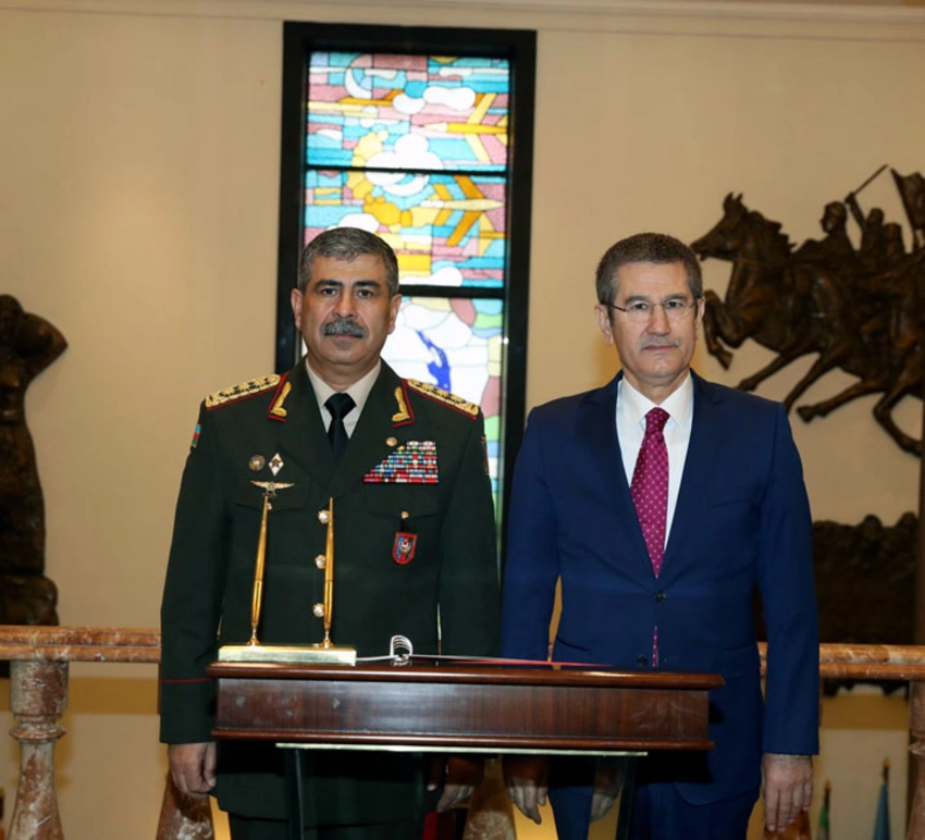 Azərbaycanın müdafiə naziri türkiyəli həmkarı ilə görüşüb