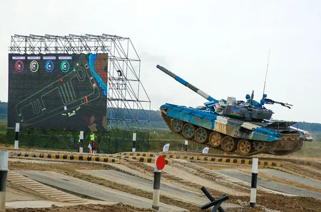 Tankçılarımız beynəlxalq “Tank biatlonu” müsabiqəsinin yarımfinalına yüksəliblər