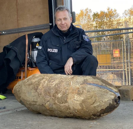 Berlində İkinci Dünya Müharibəsindən qalmış bomba zərərsizləşdirilib - FOTO