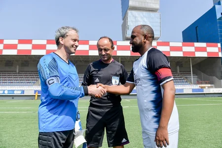 Şahmatçıların futbol matçında 14 qol vurulub