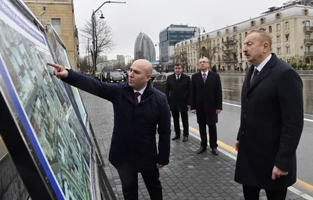 Prezident Xətainin heykəlinin köçürüldüyü parkda olub