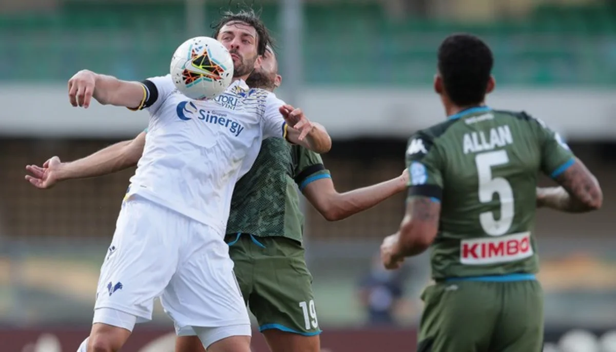 Наполи обыграл Верону в Серии А