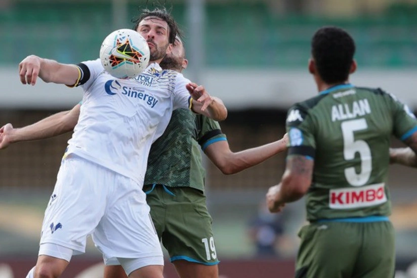 Наполи обыграл Верону в Серии А