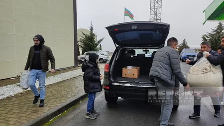 Qaxda yığılan yardımla dolu ilk TIR Türkiyəyə yola düşüb