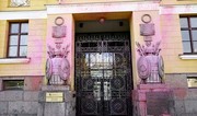 Helsinkidə Müdafiə Nazirliyinin binası çəhrayı rəngə boyanıb