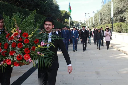 BDU tələbələri Dövlət Bayrağı Gününü qeyd ediblər