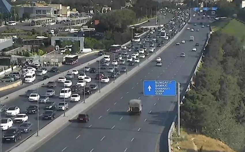 Bakının bir sıra yollarında nəqliyyatın sıxlığı yaranıb - SİYAHI