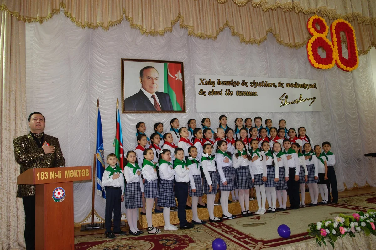 Bakıda orta məktəbin 80 illiyi qeyd olunub