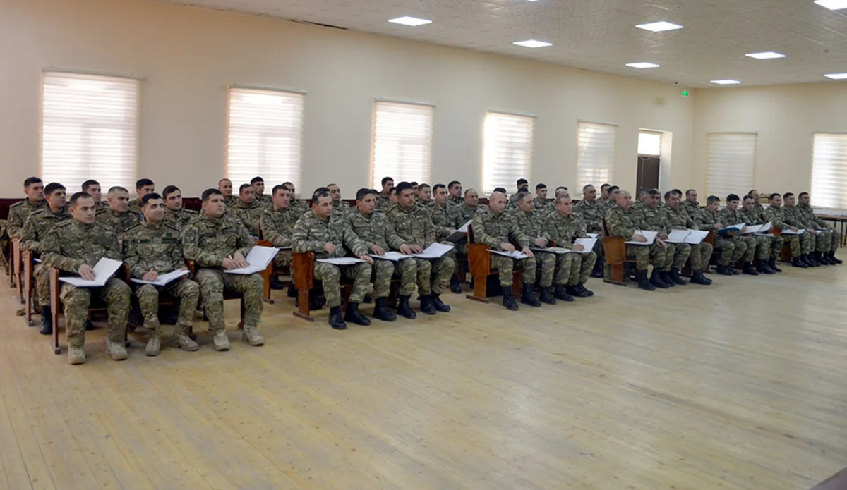 Quru Qoşunlarında zabitlərin toplantısı keçirilib, müdafiə nazirinin göstərişləri çatdırılıb