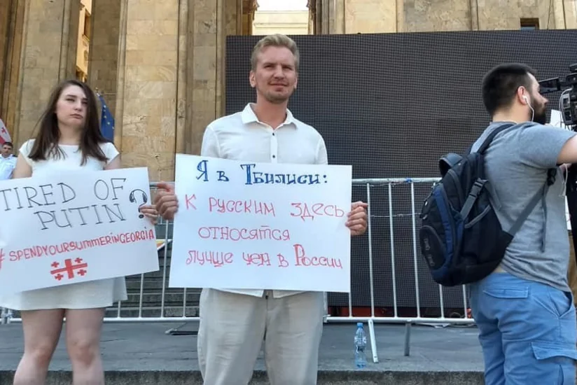 Граждане России провели в Тбилиси акцию