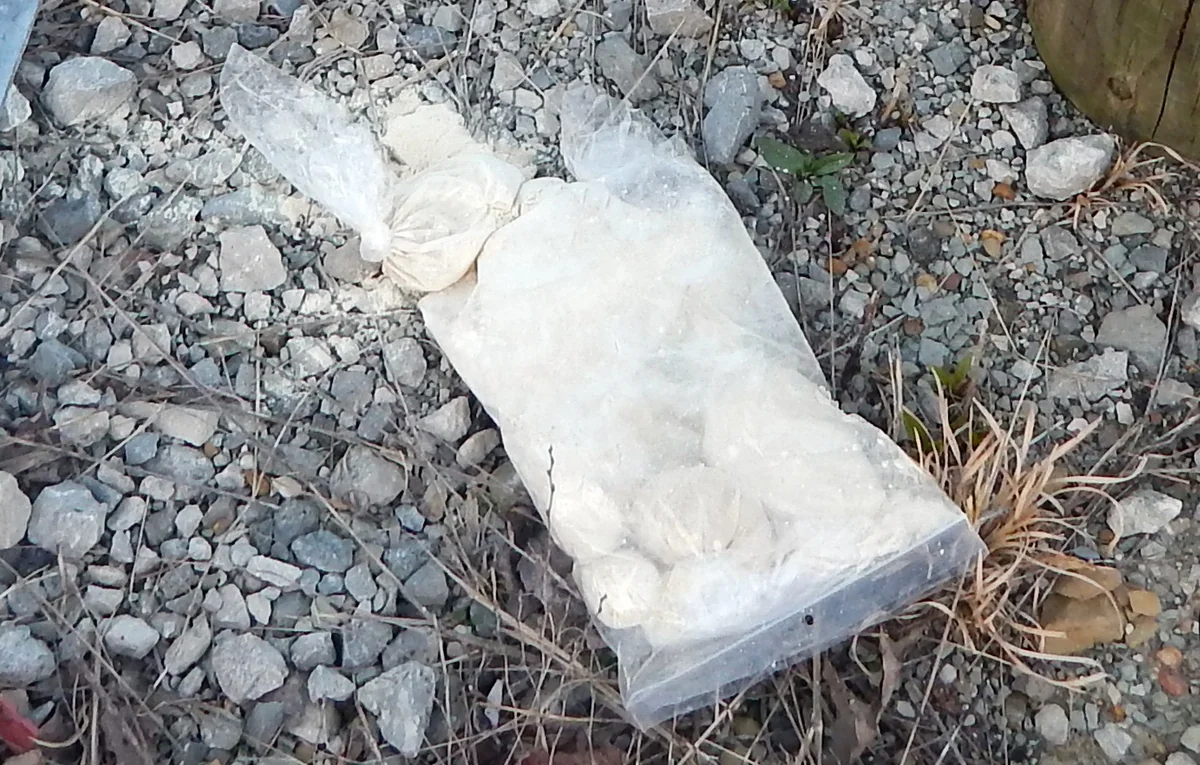 Bakıda yarımtikilidə gizlədilən 1 kq 510 qram heroin aşkarlanaraq götürülüb