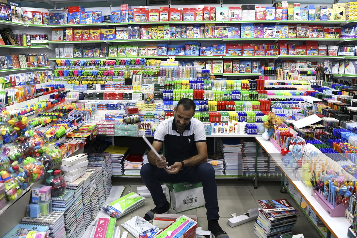 Məktəb ləvazimatları satılan mağazalarda qiymətlər necədir?