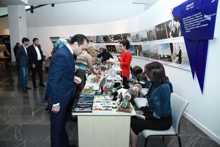 Kiçik sahibkarların yaratdıqları sərgisi keçirilib