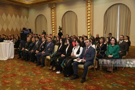 Vəkilliyə namizədlər and içib, müvafiq qərarlar qəbul edilib