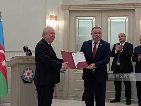 Türkiyədə vəqf sədrinə “Heydər Əliyevin 100 illiyi” yubiley medalı təqdim olunub