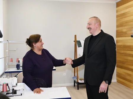 İlham Əliyev və Mehriban Əliyeva Xocalı şəhərinə köçən sakinlərlə görüşüblər - YENİLƏNİB