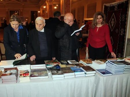 Tbilisidə Azərbaycan mədəni irsi nümunələrinin sərgisi açılıb