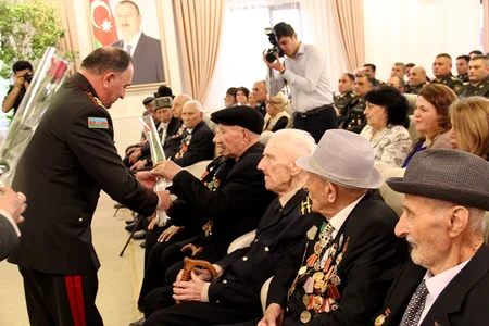 Müdafiə nazirinin müavini II Dünya müharibəsi veteranları ilə görüşüb