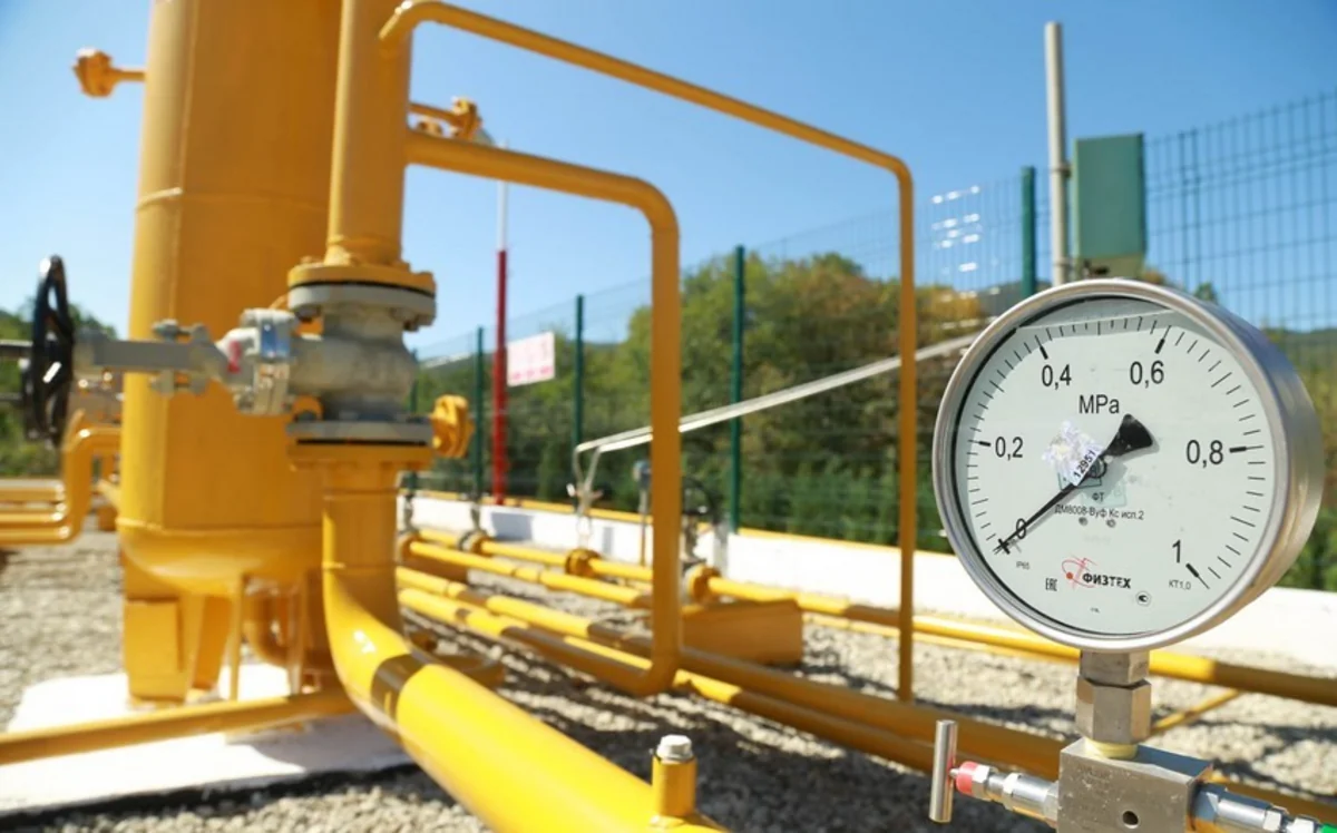 Фьючерсы на газ в Европе закрылись на уровне почти 1 250 долларов