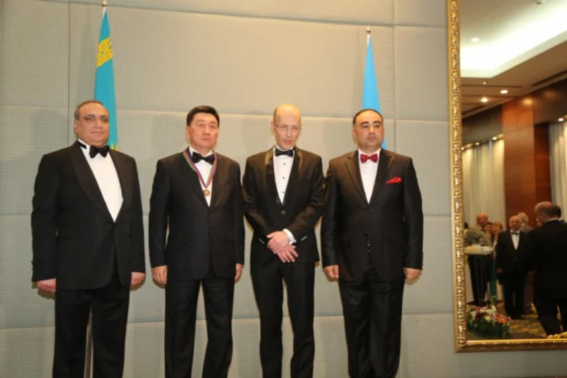Qazaxıstanlı qubernator Bakı Nobel İrsi Fondunun medalı ilə təltif olunub