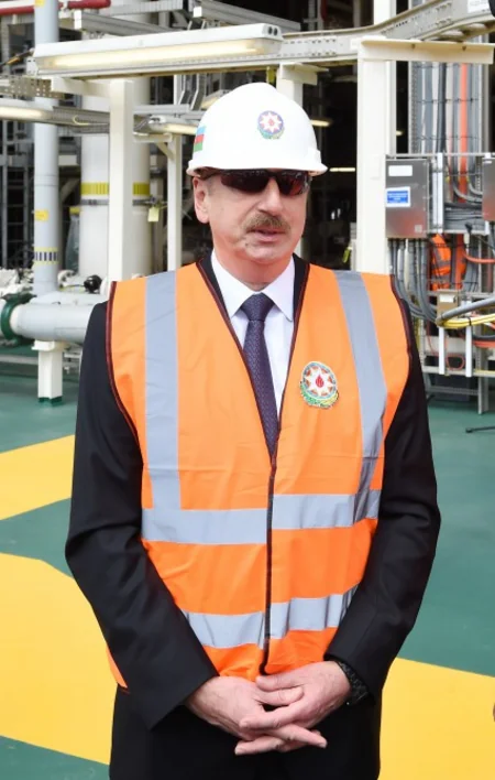 Prezident İlham Əliyev “Şahdəniz-2” üçün inşa olunan platformanın üst tikililərinin dənizə yola salınması mərasimində iştirak edib - YENİLƏNİB