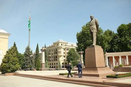 Baş prokuror Gəncədə vətəndaşları qəbul edib