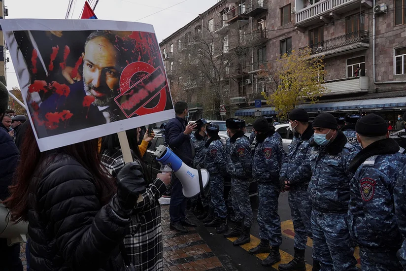 Yerevanda əsgər valideynləri Paşinyanla görüş tələb edib