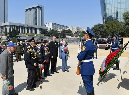 Prezident İlham Əliyev 9 May - Qələbə Günü münasibətilə Bakıda keçirilən mərasimdə iştirak edib - YENİLƏNİB