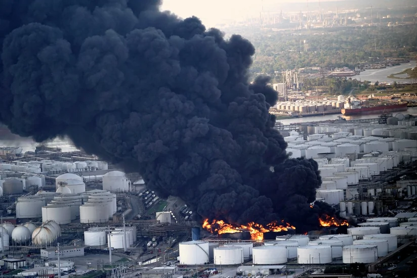 ABŞ-da neft anbarında partlayış olub, xəsarət alanlar var   