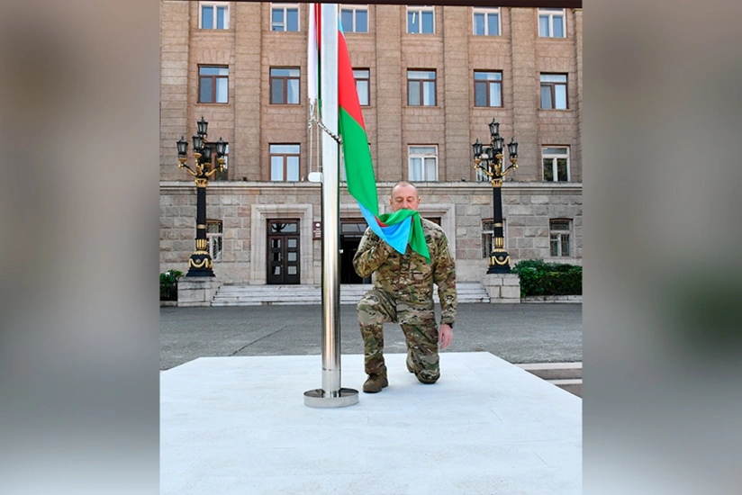 İlham Əliyev Xankəndidə Azərbaycanın Dövlət Bayrağını ucaldıb və çıxış edib - YENİLƏNİB