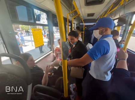 BNA vətəndaşlara tibbi maska paylayıb