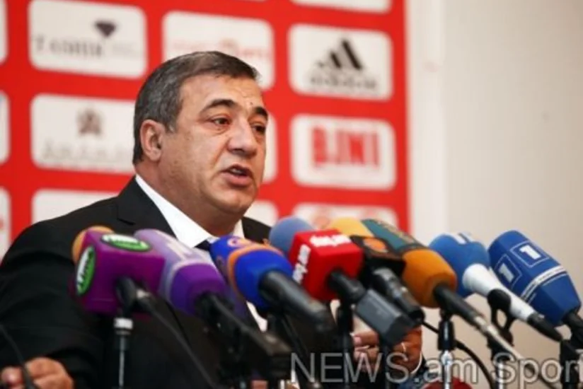 Ermənistan Futbol Federasiyasının prezidenti ilə erməni futbolçu arasında qalmaqal baş verib