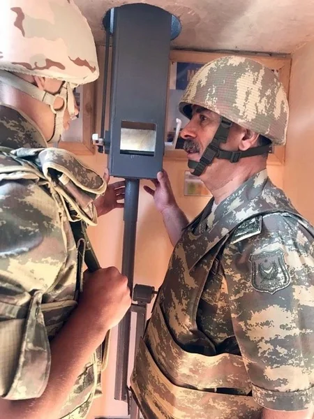 Müdafiə naziri düşmən mövqelərini müşahidə edib - VİDEO