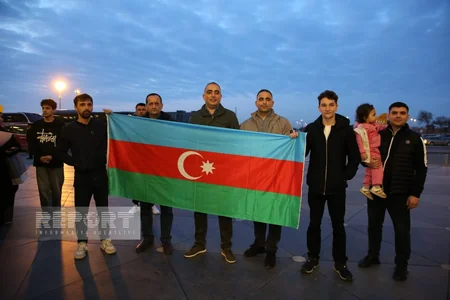 Avropa çempionatında qızıl medal qazanan gimnastlarımız Vətənə dönüblər