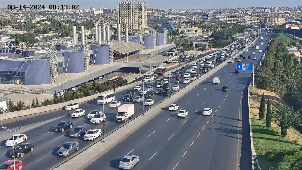 Bakının bir sıra yollarında sıxlıq var - SİYAHI