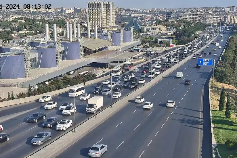 Bakının bir sıra yollarında sıxlıq var - SİYAHI