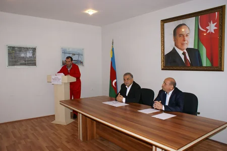 Əməyin mühafizəsi sahəsində fərqlənmiş işçilərə mükafat və fəxri fərmanlar verilib