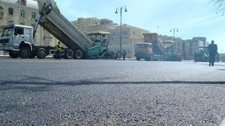 Yusif Səfərov küçəsində 12 min kv. metr sahəyə yeni asfalt-beton örtüyü döşənib - VİDEO